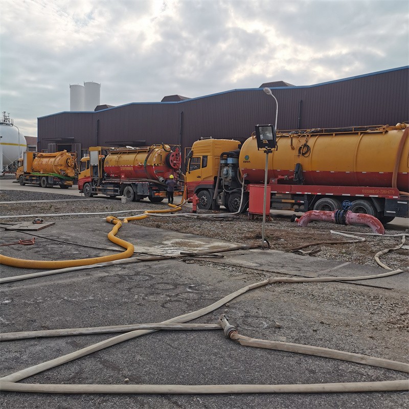 新荣污水池清理