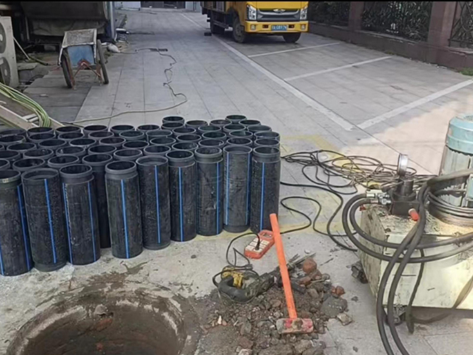 新荣PE置换管厂家 DN315置换管 非开挖管短管置换